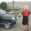 Медики Чернівців подарували десантникам позашляховик