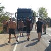 На границе с Крымом грузовик пытался протаранить активистов (фото)