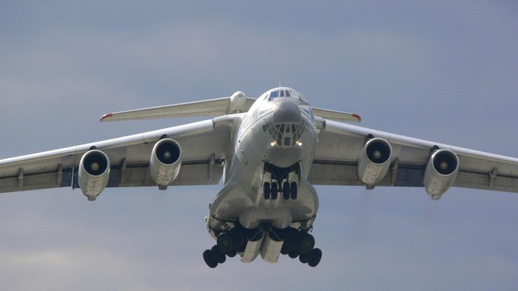 На видео засекли военно-транспортные самолет Ил-76