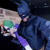 Фьюри пришел к Владимиру Кличко в костюме Бэтмена (фото, видео)