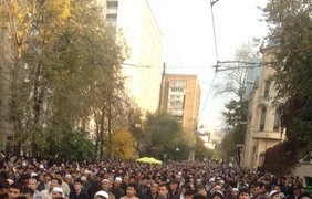 Тысячи мусьман празднуют Курбан-байрам
