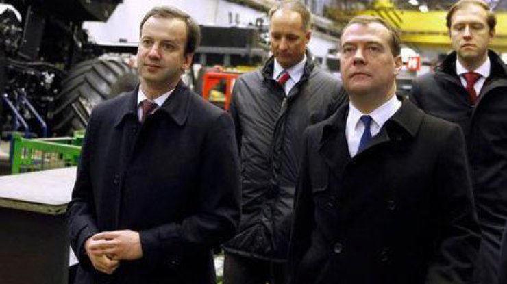 Медведев требует проанализировать санкции Украины против России