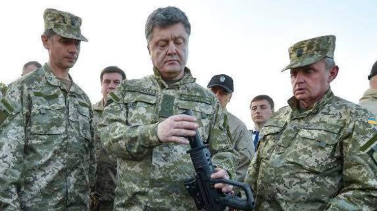 Порошенко подписал указ "О новой редакции военной доктрины Украины"
