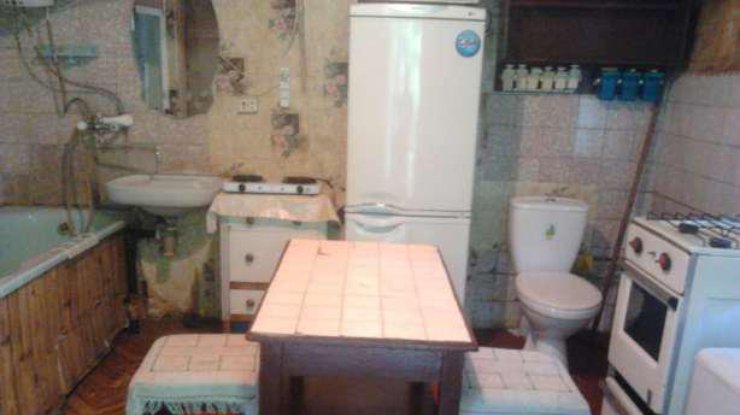 В Киеве сдают квартиру с туалетом на кухне за 4 тысячи гривен. Фото olx