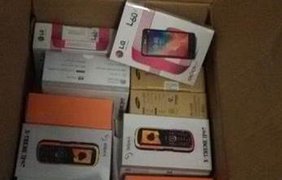 В маршрутке везли сотни телефон для боевиков ЛНР