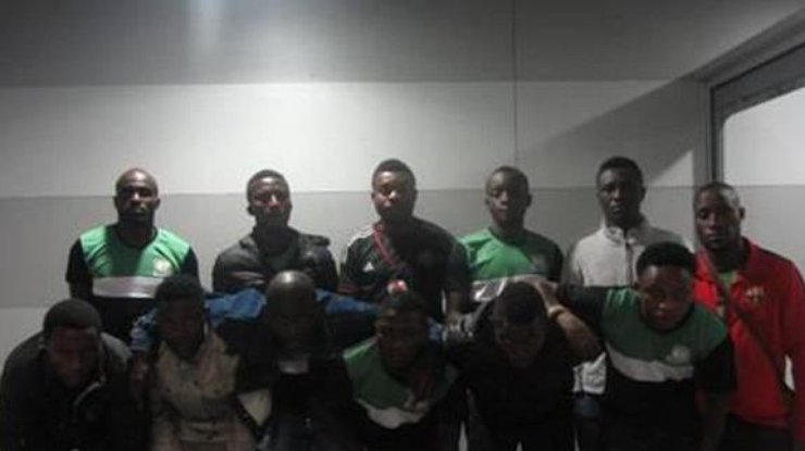 Нелегалы из Нигерии прибыли в Украину под видом футбольной команды