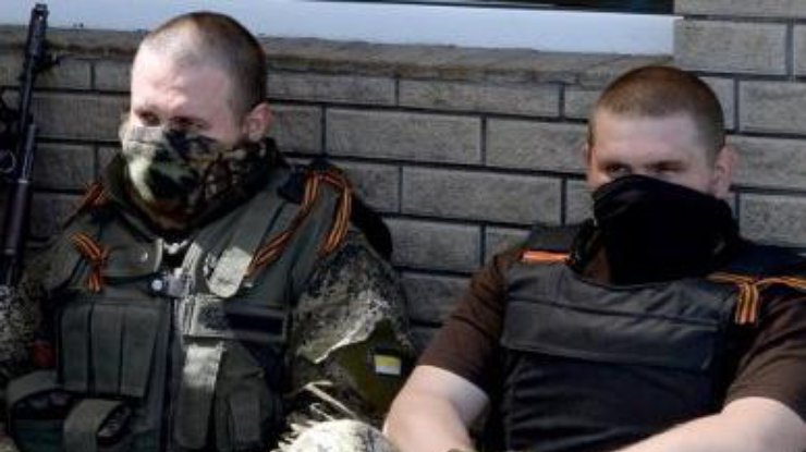 Боевики пытаются навести порядок. Фото sled.net.ua