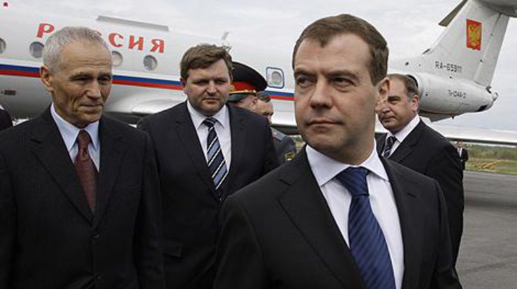 Медведев требует ответных санкций для Украины. Фото vkirove.ru