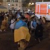 Харьков на коленях провожал погибшего волонтера (фото)