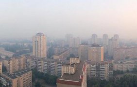 Киев окутал густой дым и запах гари.