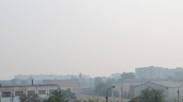 Дым тянет из Киевской области. Фото vikka.ua