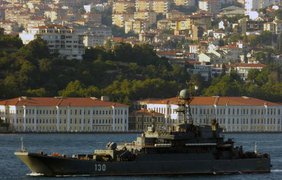 Корабли с техникой и солдатами выходят из Севастополя
