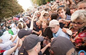Жители российского города Шахты подрались из-за торта. Фото Kvu.su