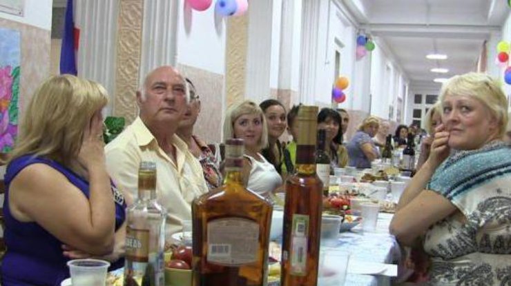 В ялтинской школе учителя устроили пьяное застолье