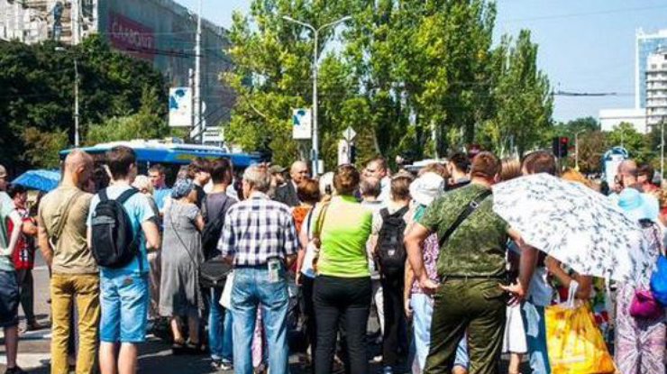 Жители Донецка выходят на улицы.