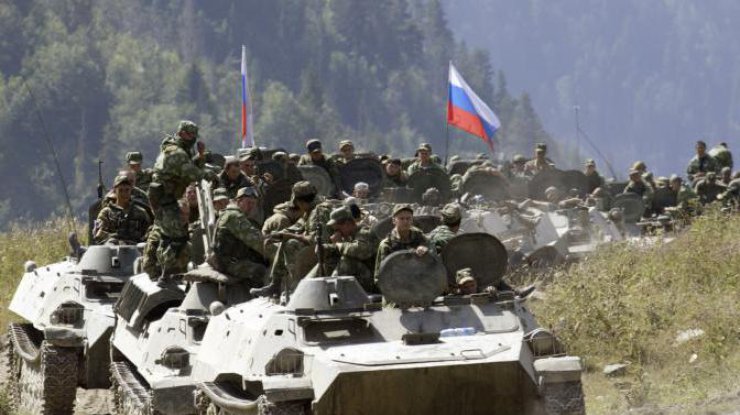 Вдоль границы с Украиной множество российских военных