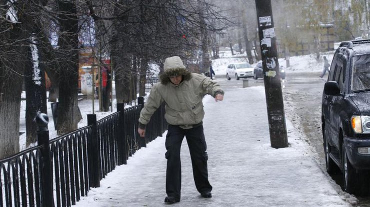 В Украине объявлено штормовое предупреждение из-за гололеда. Фото yarskonline.ru