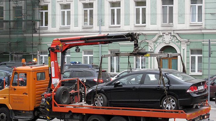 Нацполиция примет меры по эвакуации всех автомобилей, которые припаркованы в неположенных местах