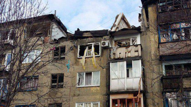 От взрыва под завалами дома оказалась женщина с детьми. Фото dn.npu.gov.ua