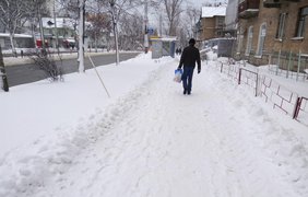 Коллапс на дорогах Киева образовался из-за снега. Фото podrobnosti