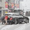 В Украине из-за снегопадов запрещают движение по автодорогам