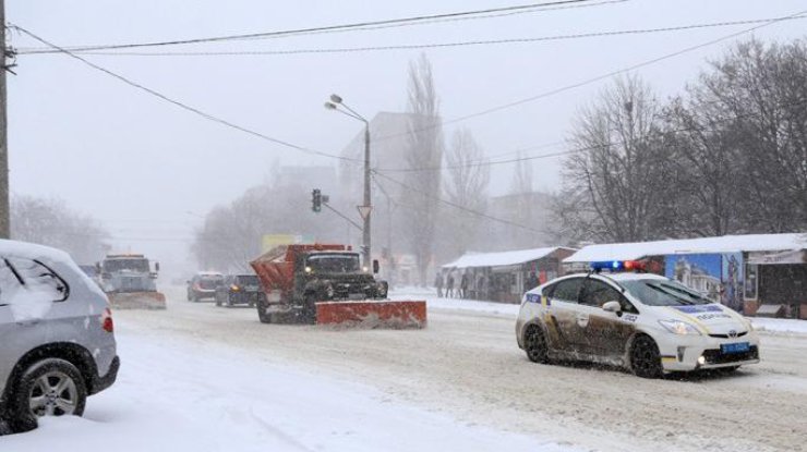 На Одессу обрушился сильный снегопад