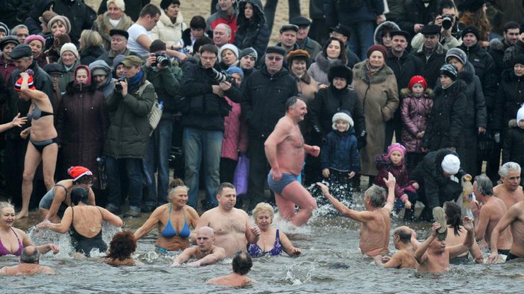 Завтра украинцы празднуют Крещение
