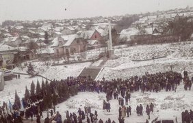 Украинцы массово окунаются в проруби