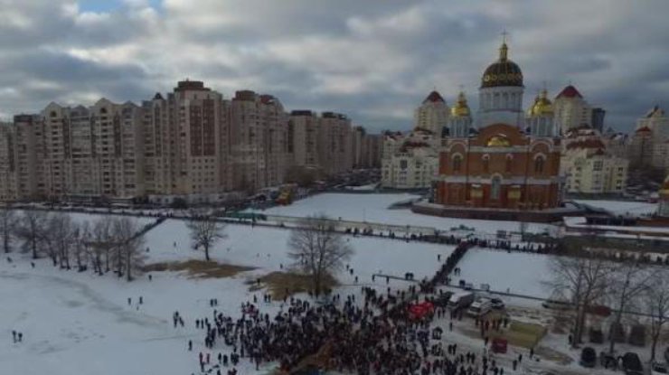 Крещение 2016 в Киеве сняли с дронов. Кадр из видео