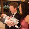 Марк Цукерберг поделился новогодним фото в кругу семьи