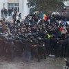 В Кишиневе протестующие разбили голову экс-спикеру Молдовы (видео)