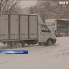 На Кіровоградщині у снігу застрягли півсотні вантажівок