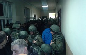 Блокада Ужгородского апелляционного суда. Фото: Facebook / Тарас Деяк
