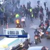 Таксисты Франции жгут шины на акциях протеста (видео)