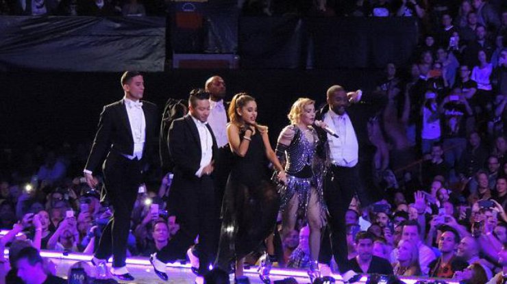 Мадонна шокировала публику на концерте в Майами. Фото The Dailymail