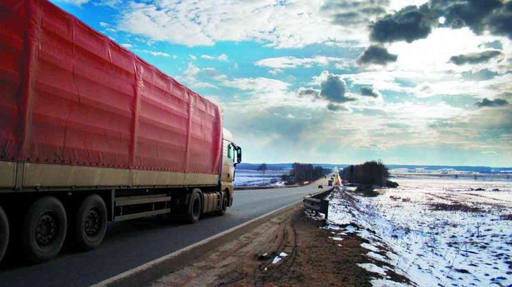 Польша может запретить въезд грузовикам из России. Фото lecourrierderussie.com