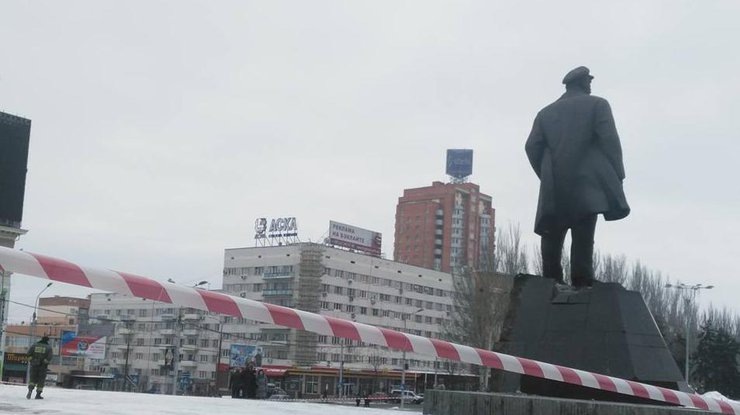 В Донецке пытались взорвать памятник Ленину. Фото Юлии Сурковой