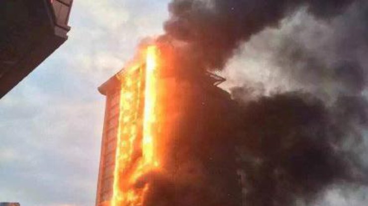 В Китае вспыхнула многоэтажный отель