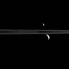 NASA поразило мир снимками спутников Сатурна 