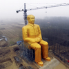 В Китае строят гигантскую позолоченную статую Мао Цзэдуна (фото)