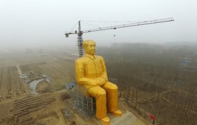 Гигантская статуя Мао. Фото: hrn.cn