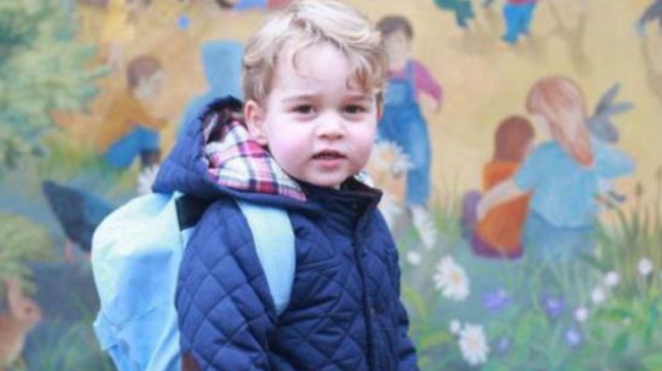 Юный принц похож на папу. Или на маму?