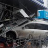 Авария в Киеве: внедорожник сбил пешеходов и влетел в клинику