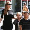 Анджелина Джоли получила право опеки над детьми