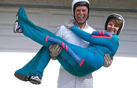 Пэт и Алисия Мурхэд. Пара совершает прыжки с парашютом в возрасте 81 и 66 лет