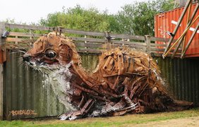 В Португалии художник делает фантастические скульптуры из мусора (фото Ivona) 