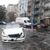 В центре Киева Mercedes врезался в памятник (фото)