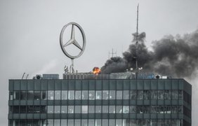 Горел офис Mercedes Benz 