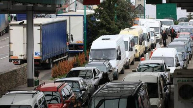 На границе с Румынией в ПП "Порубное" стоят 10 авто