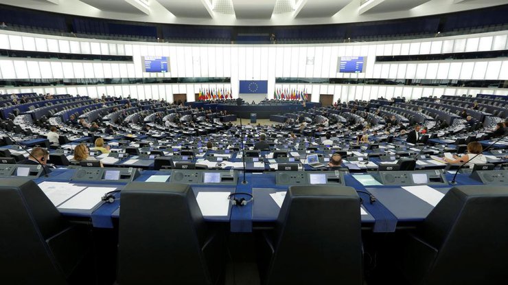 Утверждение безвизового режима для Украины не внесли в повестку дня октябрьской сессии Европарламента